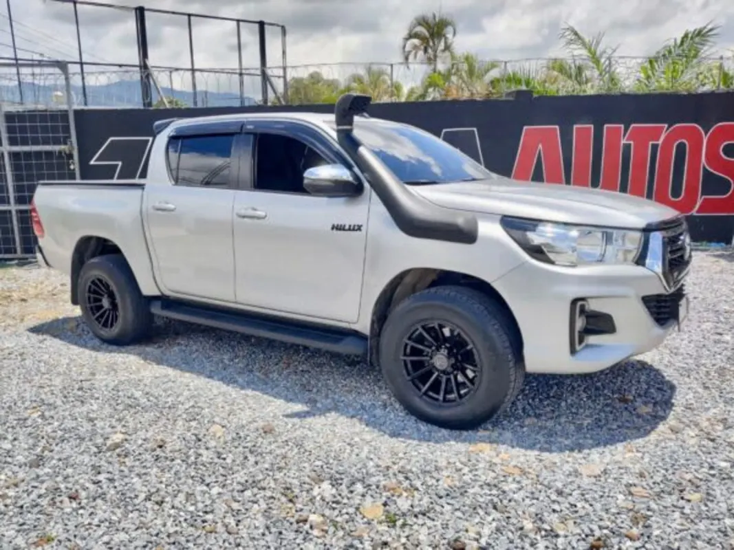 TOYOTA HILUX ROCCO 2020,