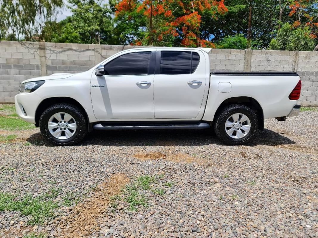 toyota hilux srv 2022