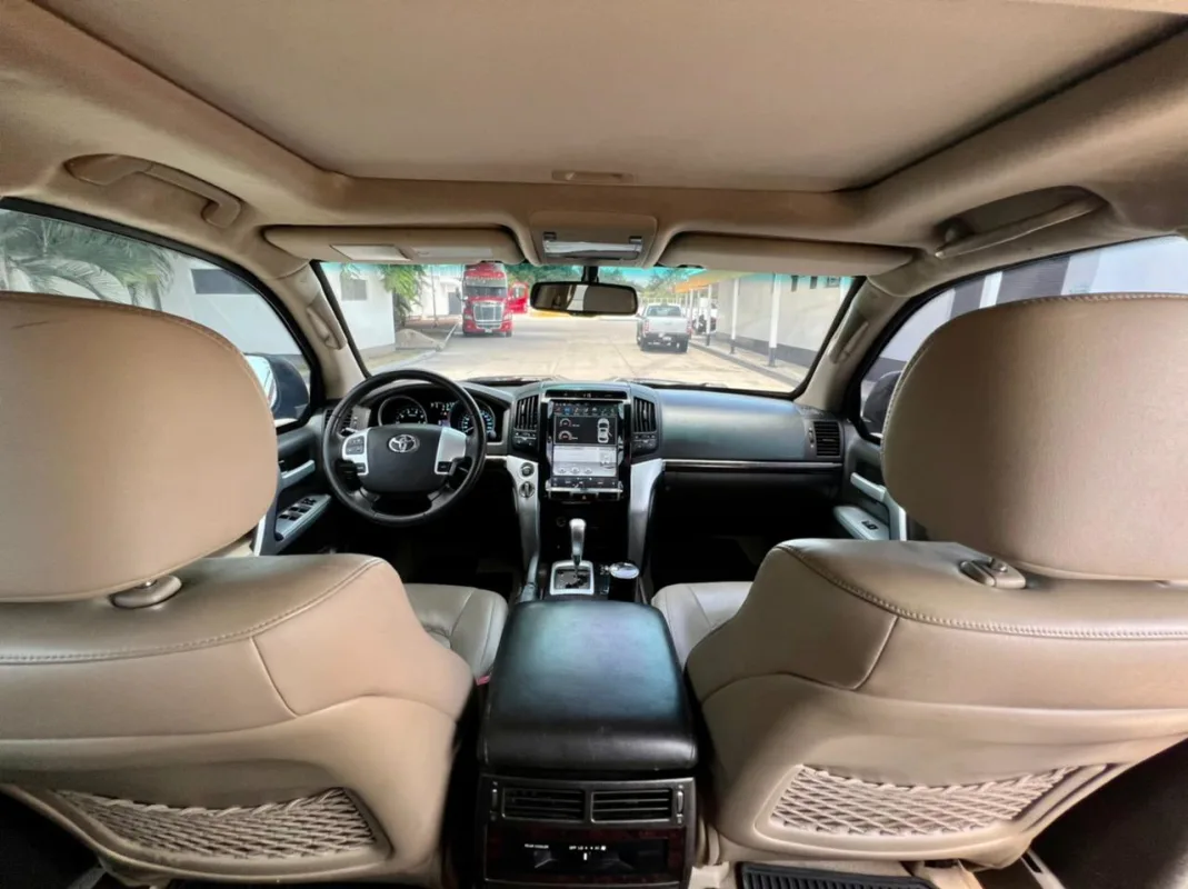 toyota land cruiser interior