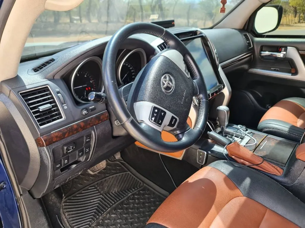 toyota land cruiser interior